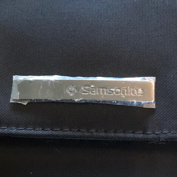 Samsonite Trifold Adjustable Crossbody Wallet - Picture 5 of 8